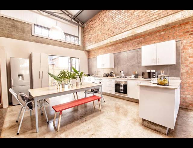 2 BEDROOM PROPERTY TO RENT IN BRAAMFONTEIN